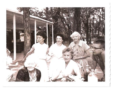 1964.. - Aunt Audrey Wiegand, friend, Bianca, Ella, x, Roger...jpg